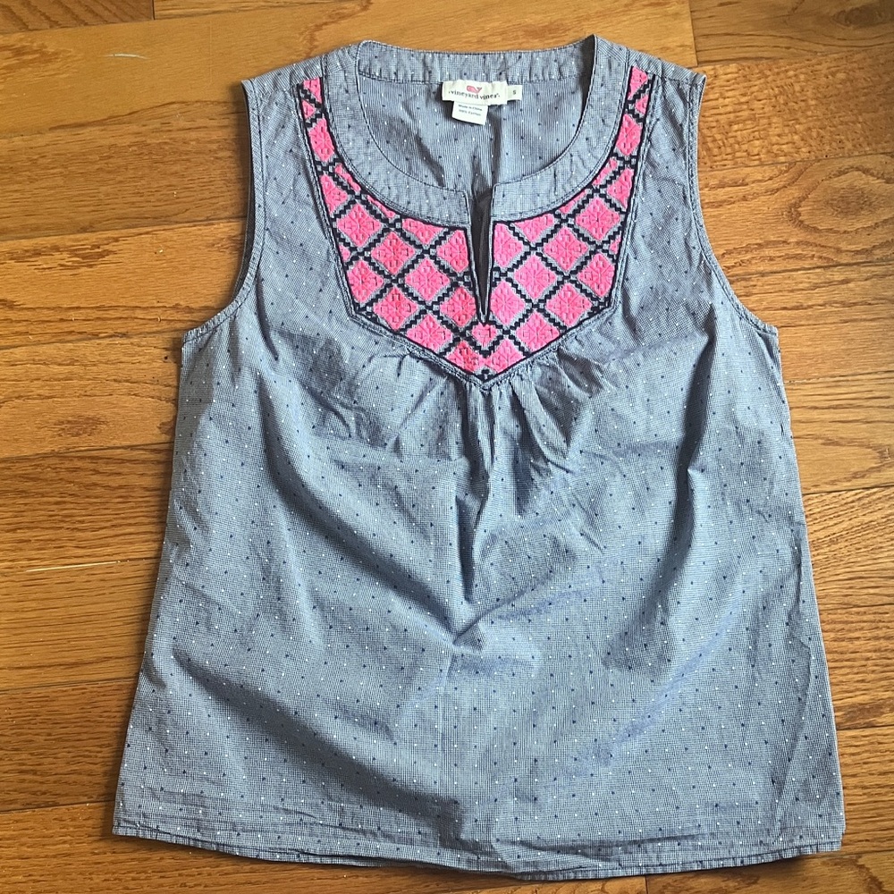 Vineyard vines sleeveless blue pink dot embroidered top EUC S
